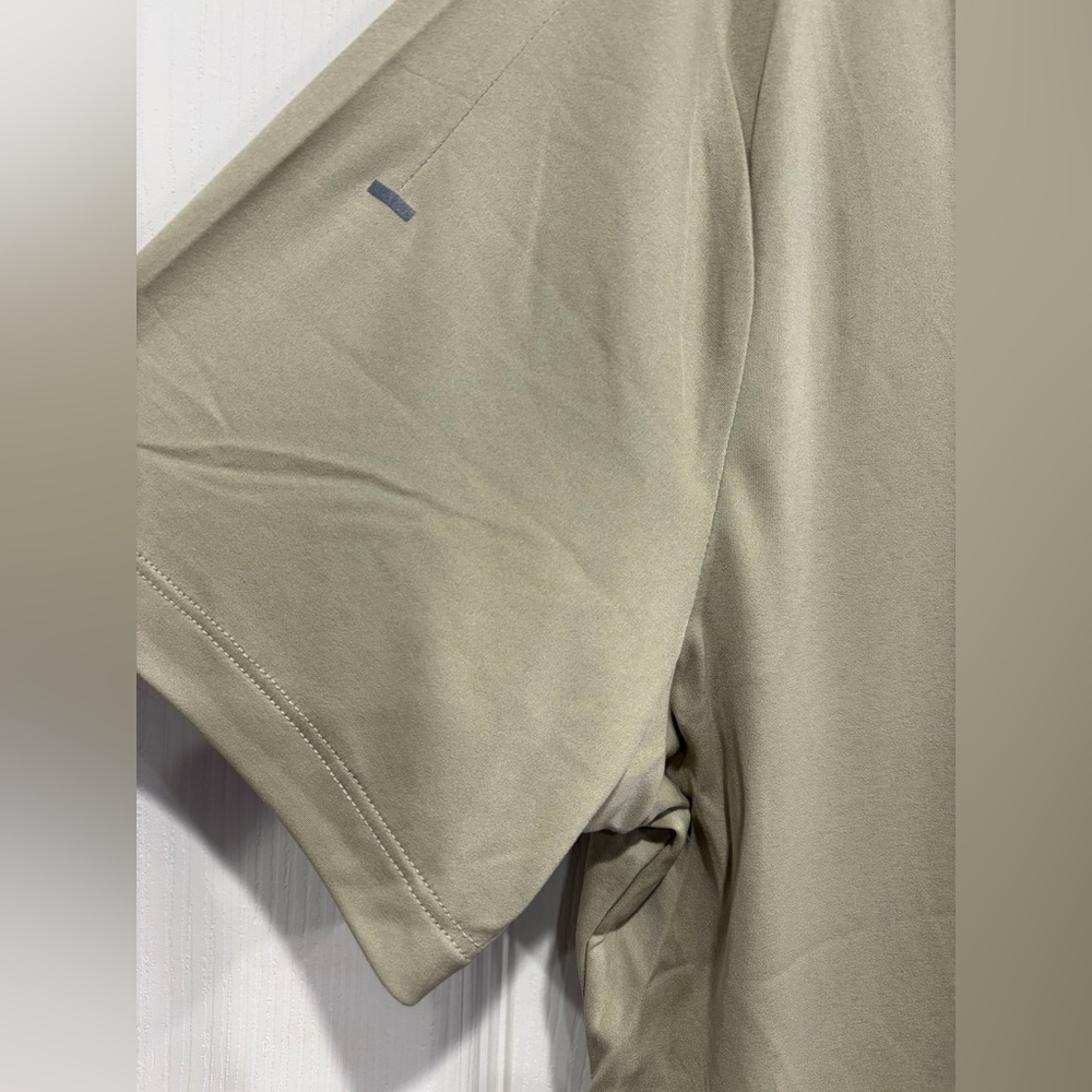 Vuori Men's Large Terra Run Tee T-Shirt Winter Pear Green NWT Running Stretch - Picture 6 of 9
